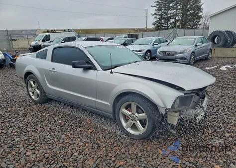 2008 Ford Mustang z USA, uszkodzony, nr VIN 1ZVHT80N985152701